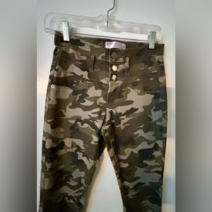 No Boundaries Camouflage jeans. Sz 5